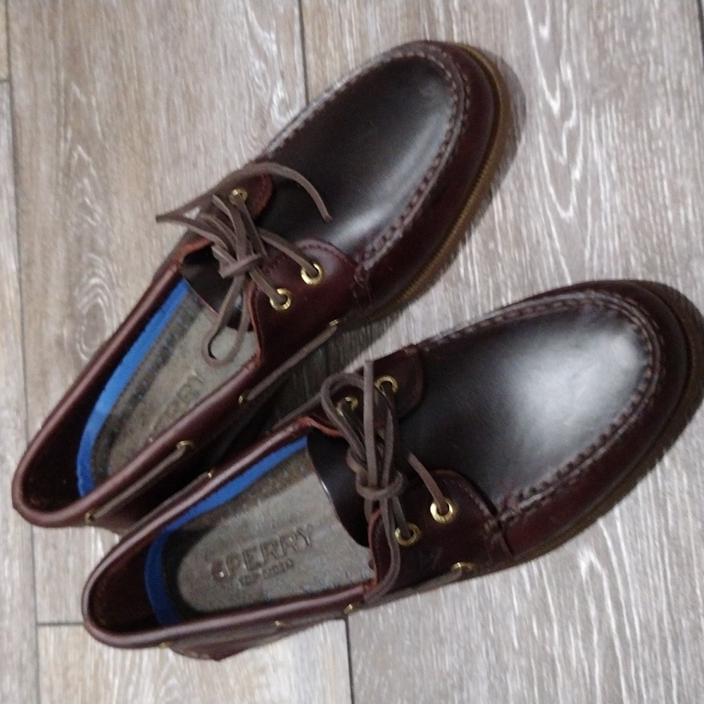 Sperry Top Sider brown leather boat shoes. Size 9.5. NWOT